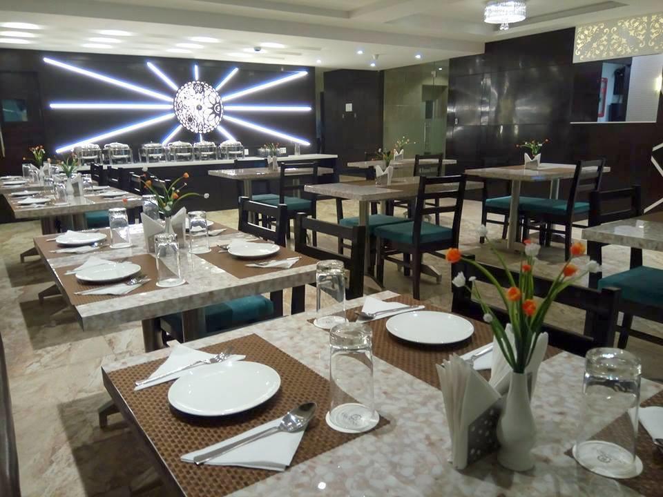 Radical Palace Hotel And Restaurant Лакхнау Екстер'єр фото